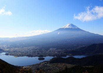 Daily News Reel - Japan Blocks Fuji Tourist Spot