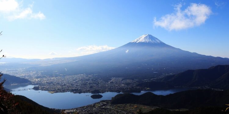 Daily News Reel - Japan Blocks Fuji Tourist Spot