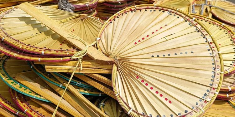 Daily News Reel - Famous Taal Leaf Handmade Fan of Jhargram