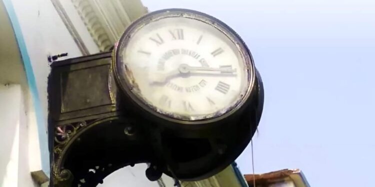 ১৮৯৫ থেকে কালনায় চলছে ওয়েস্ট অ্যান্ড ওয়াচ কোম্পানির সেই ঘড়ি!