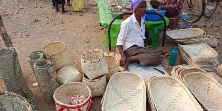 কেনাকাটার স্বর্গ! ঐতিহ্যের স্পর্শে মুখরিত পুরুলিয়ার কুইলাপাল হাট