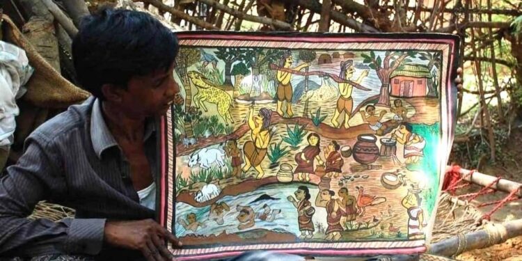 আদিবাসীদের পাইটকর চিত্রকলা! গাছ-খনিজের রং বলে জীবনের গল্প