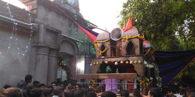 শতাব্দী প্রাচীন রথ টানার ঐতিহ্যের নাম হেতমপুরের রথ