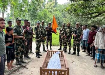 সীমান্তের এপারে ভাইয়ের মরদেহ, ওপারে ‘বাংলাদেশী’ বোনের কান্না