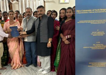 মূল সমাজ থেকে ব্রাত্য, তবুও কীভাবে জীবনযুদ্ধ চালিয়ে যাচ্ছেন বৃহন্নলারা?