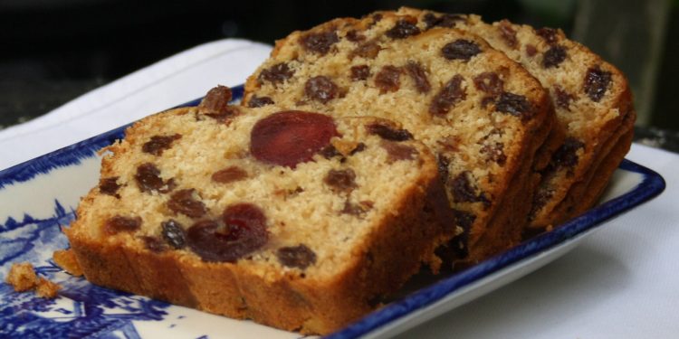 প্লাম কেকের মিষ্টি স্পর্শে উজ্জ্বল হোক আপনার বড়দিন