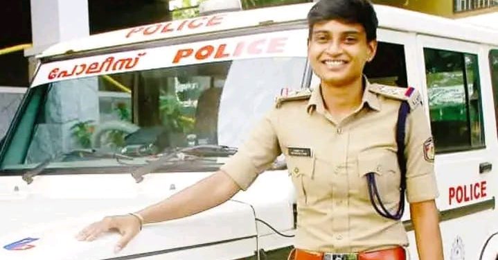 প্রেমে বিশ্বাসঘাতকতা! লেবুজল বিক্রেতা থেকে পুলিশ অফিসার শিবা