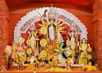 দশমীতে ঊমা বাপের বাড়ি থেকে শ্বশুরবাড়ি ফেরেন পান্তাভাত ও কচু শাক খেয়ে