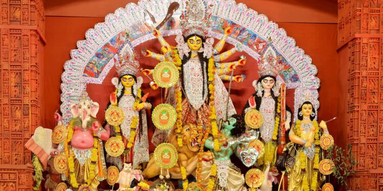 দশমীতে ঊমা বাপের বাড়ি থেকে শ্বশুরবাড়ি ফেরেন পান্তাভাত ও কচু শাক খেয়ে