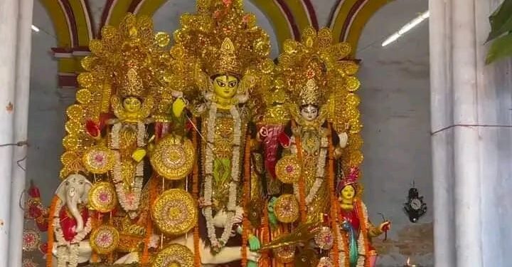 মহামায়ার হাত ভাঙার ঘটনা থেকে নাম হল ‘কলারছড়া দুর্গা পুজো’
