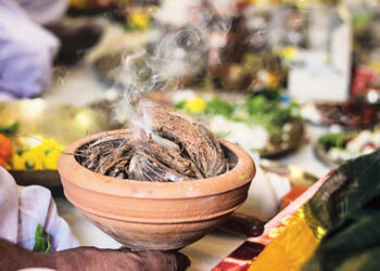 মাটির গন্ধ ভক্তির ছোঁয়া! পুরুলিয়ার কুমোরদের ঘরে কালীপুজোর প্রস্তুতি তুঙ্গে