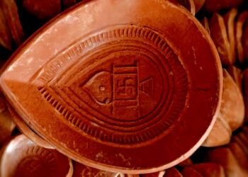 Daily News Reel - Children of Koshigram Making Clay Lamp