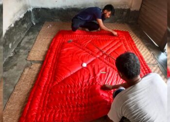 রংপুরে শীতের দাপট, জমে উঠেছে লেপ-তোশকের বাজার