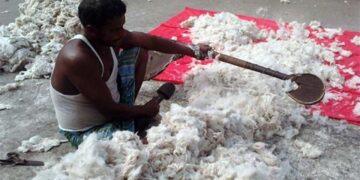 ধুনুরির হারিয়ে যাওয়া সুর! গ্রাম বাংলার এক বিলুপ্তপ্রায় শিল্পের ইতিহাস