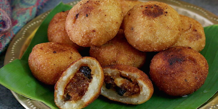 গ্রামবাংলার হেঁশেলে আজও জনপ্রিয় বাঁকুড়ার কাঁকড়া পিঠে