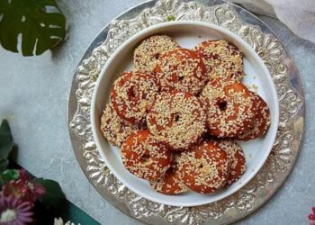 দুই সতীনের খুনসুটিতেই তৈরি হয়েছিল পৌষের লুপ্তপ্রায় সতীনমোচড় পিঠে