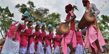 শাল-মহুয়ার গন্ধে সাঁওতালি যাপনে নববর্ষের আনন্দ বাহা পরব!