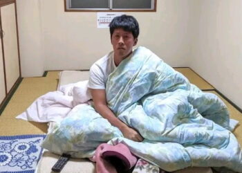 মাত্র ৭৭ টাকায় হোটেল রুম! কিন্তু পুরো রাতই লাইভ ইউটিউবে