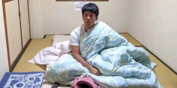 মাত্র ৭৭ টাকায় হোটেল রুম! কিন্তু পুরো রাতই লাইভ ইউটিউবে