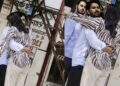 আদালতের ভেতরেই ডিভোর্সের কাগজ ছিঁড়ে স্বামীকে জড়িয়ে ধরলেন স্ত্রী
