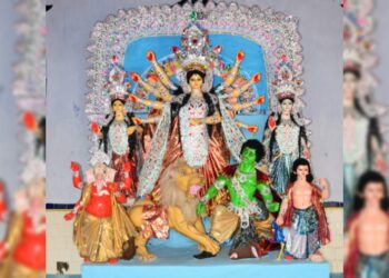 বাসী ভোগ খাইয়ে হাওড়ার এই বনেদি পুজোয় মা’কে বিদায় জানানো হয়!